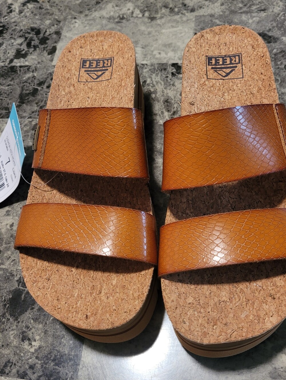 NWT REEF CUSHION VISTA HIGHER SLIDE SANDALS - Picture 3 of 8